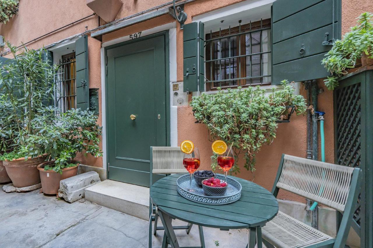 Appartamento Lo Squero 1 The Secret Courtyard In Dorsoduro Venezia Esterno foto