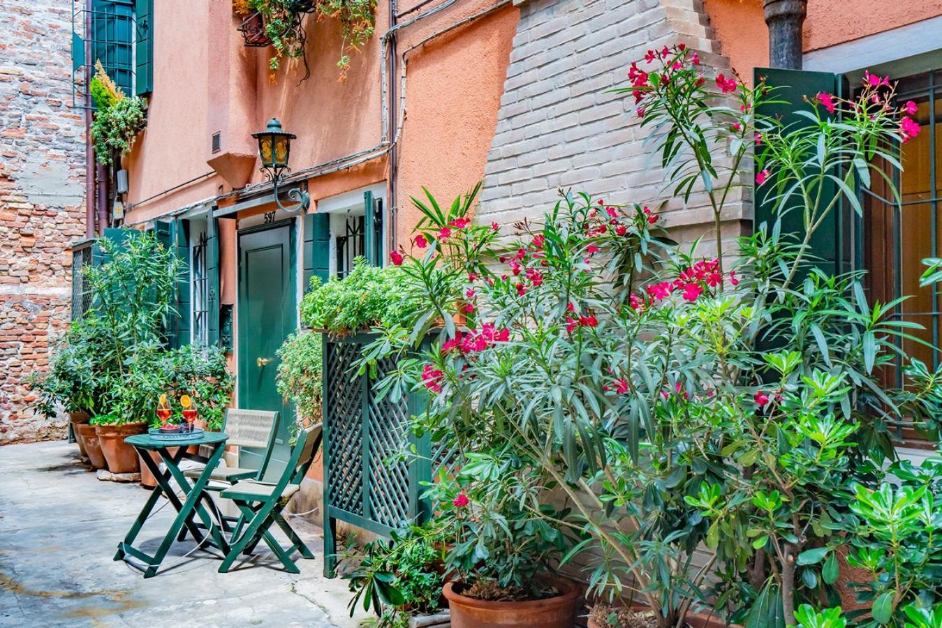 Appartamento Lo Squero 1 The Secret Courtyard In Dorsoduro Venezia Camera foto
